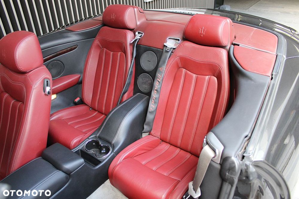 Maserati GranCabrio - 11