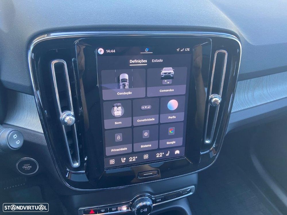 Volvo XC 40 2.0 B3 Plus Dark - 22