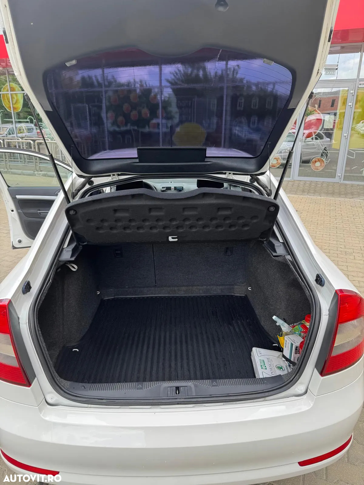 Skoda Octavia 1.6 MPI Ambiente - 5