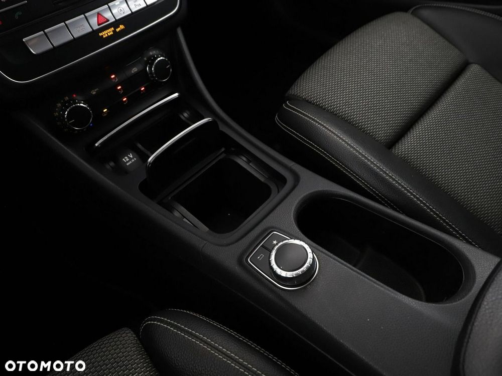 Mercedes-Benz CLA 180 d 7G-DCT - 29