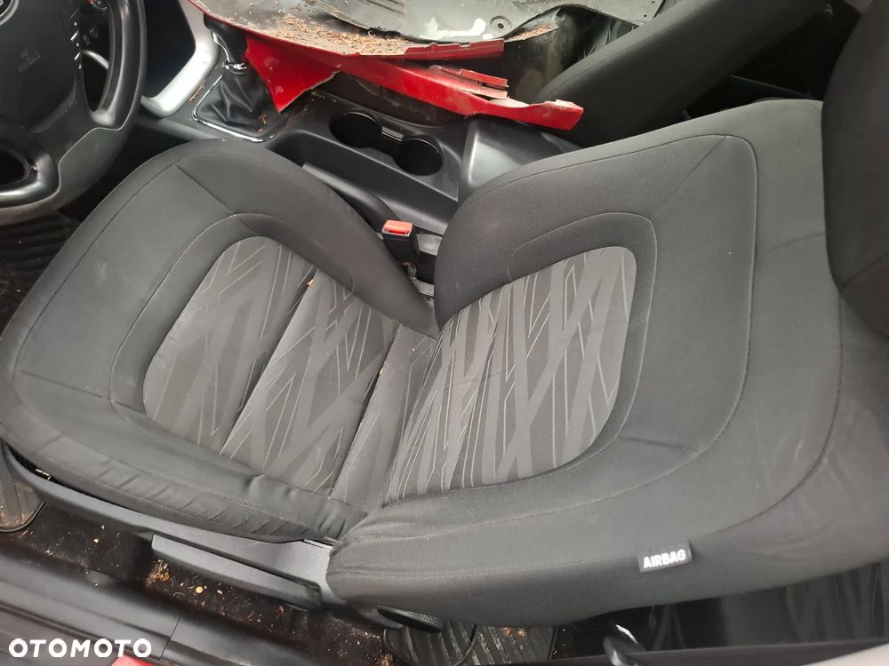 Kia Ceed - 10