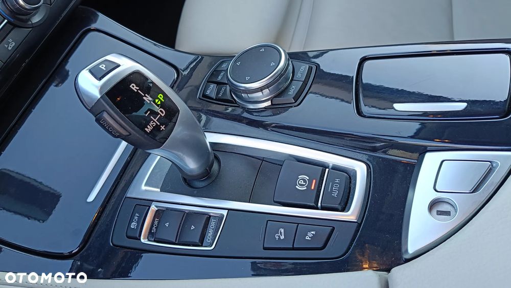 BMW Seria 5 530d xDrive Modern Line - 32