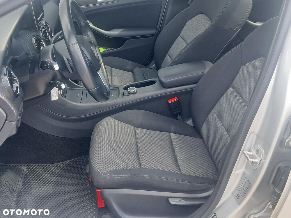 Mercedes-Benz GLA - 14