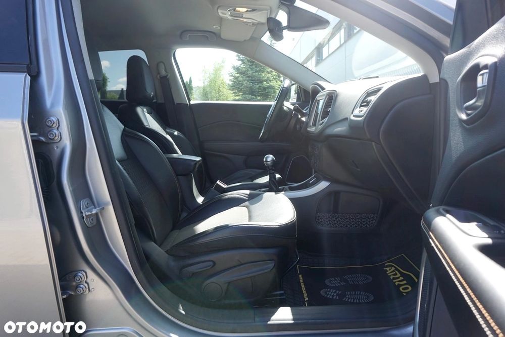 Jeep Compass - 32