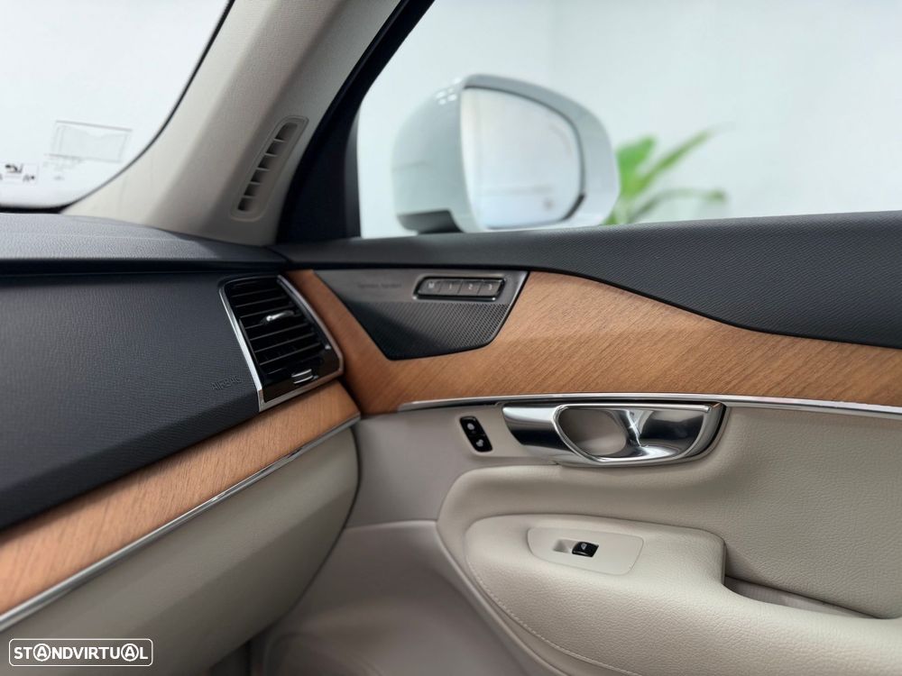 Volvo XC 90 2.0 B5 Momentum Plus AWD - 21