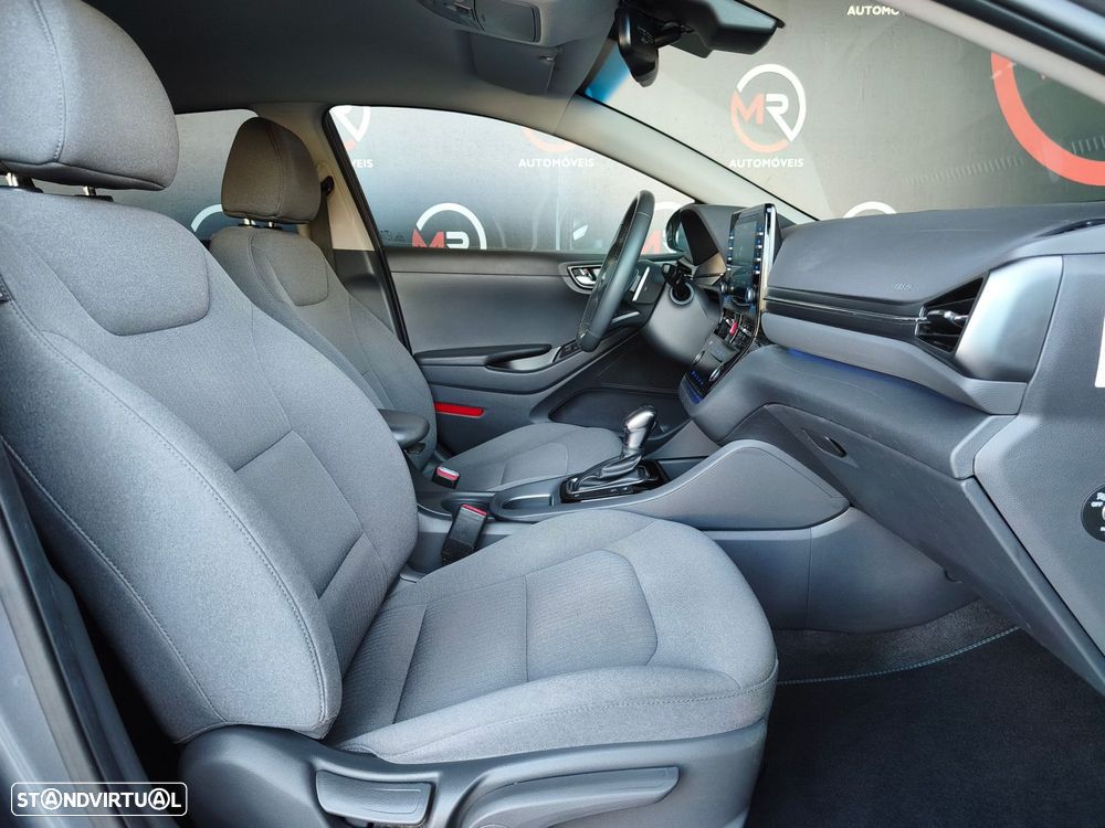Hyundai Ioniq - 37