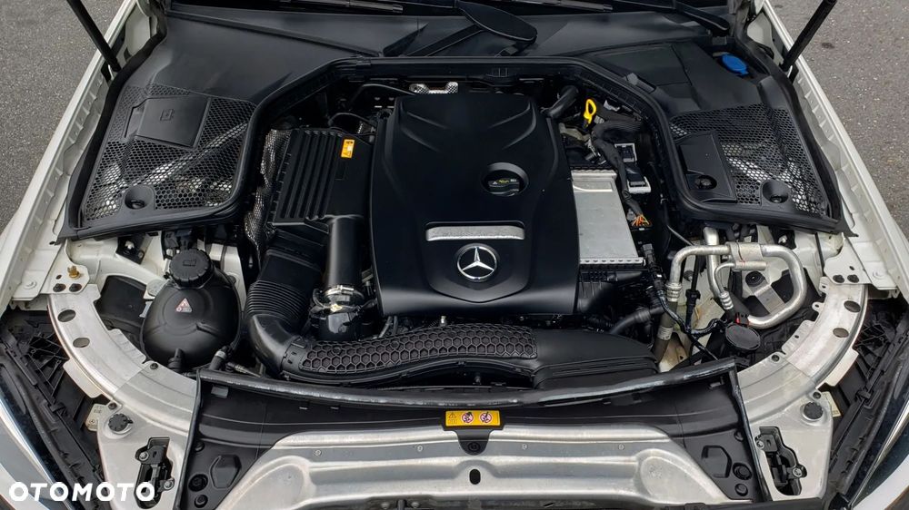 Mercedes-Benz Klasa C 300 9G-TRONIC AMG Line - 30