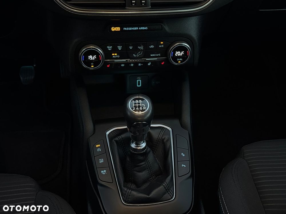 Ford Focus 1.0 EcoBoost Titanium Business - 18