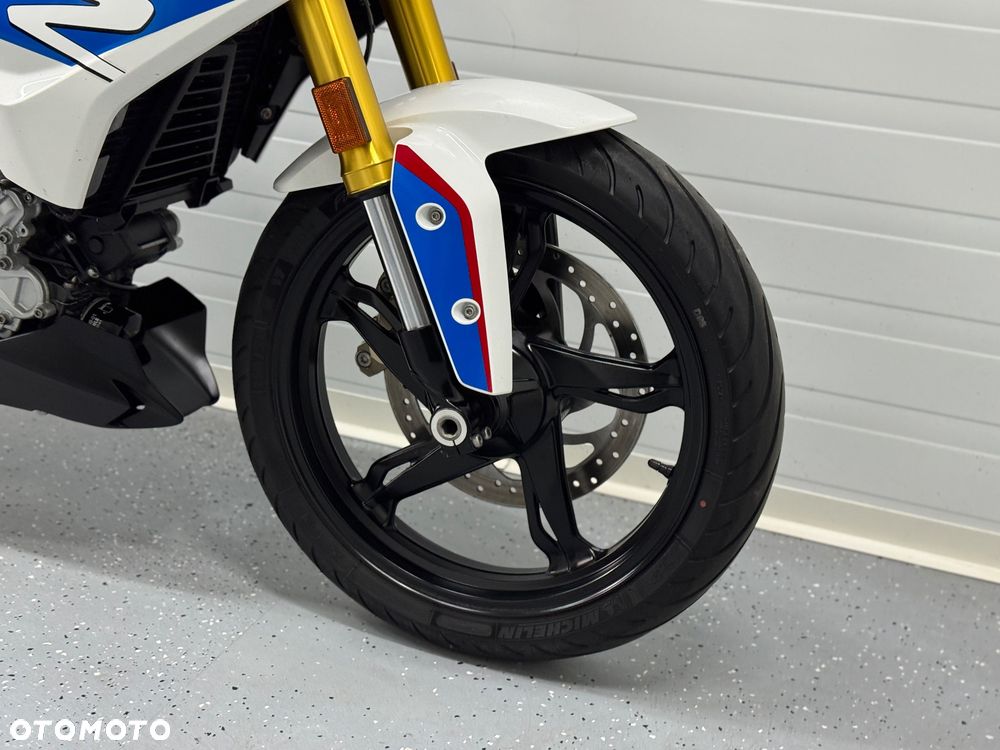 BMW G - 8
