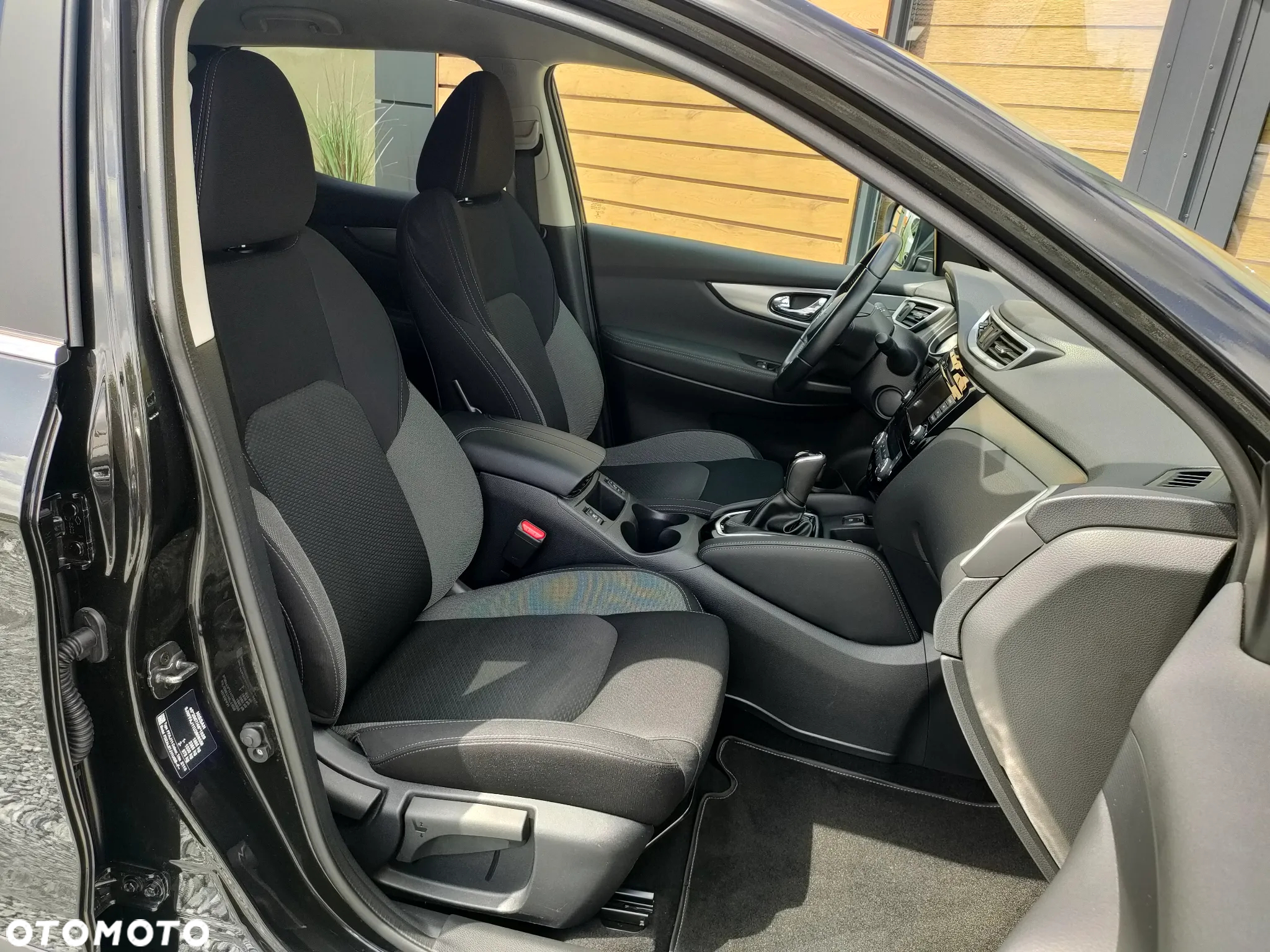 Nissan Qashqai 1.3 DIG-T N-Connecta DCT - 26