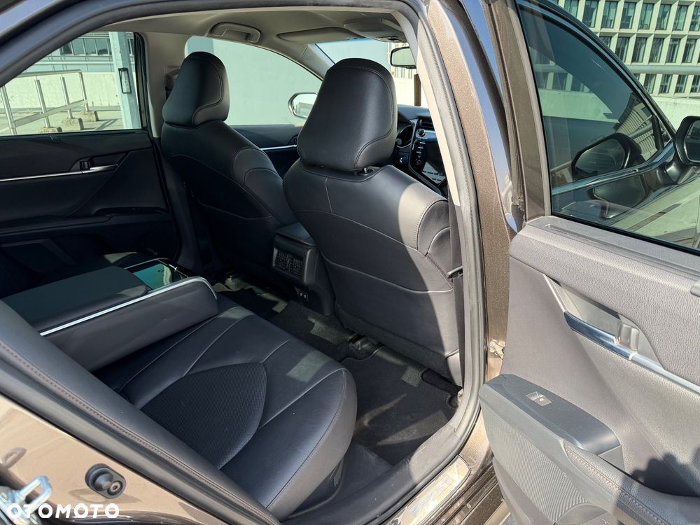 Toyota Camry 2.5 Hybrid Executive CVT - 16