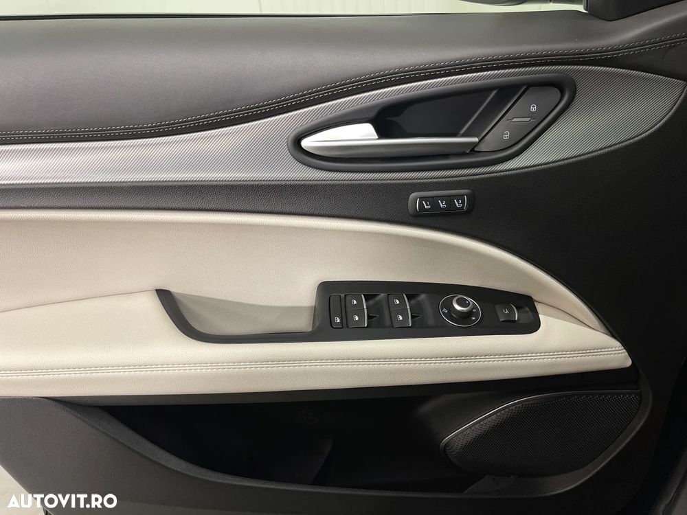 Alfa Romeo Stelvio 2.0 Turbo AWD AT8 Super - 27