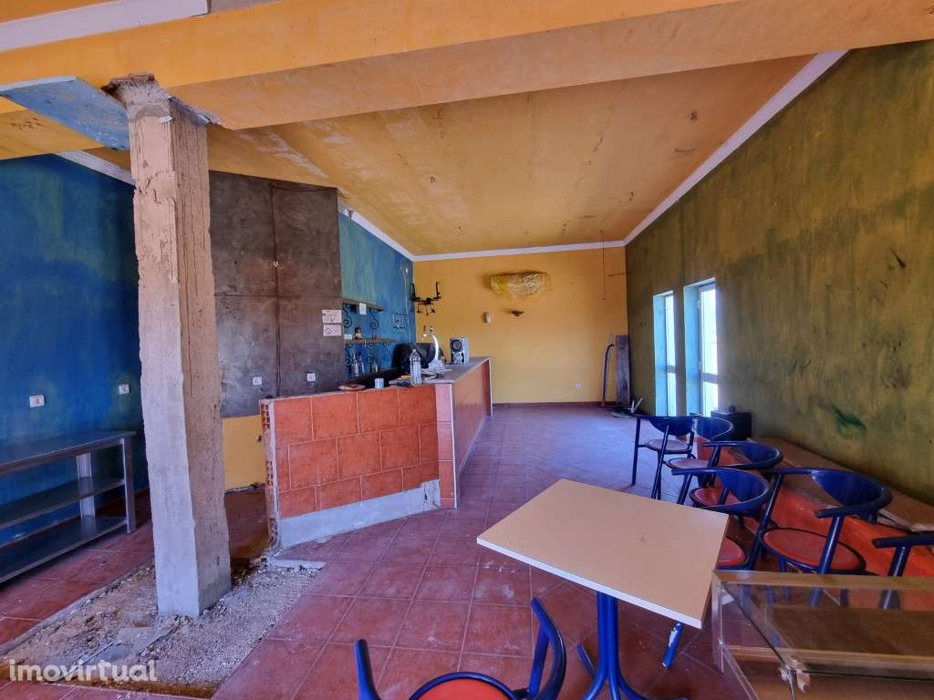 Restaurante licenciado e 1º piso com alojamento em construção - Grande imagem: 3/12