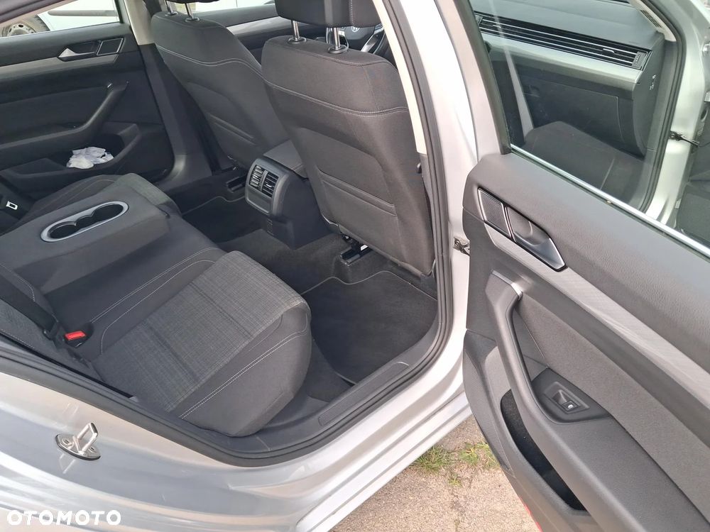 Volkswagen Passat 2.0 TDI EVO Business DSG - 28