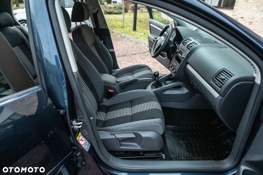 Volkswagen Golf - 34