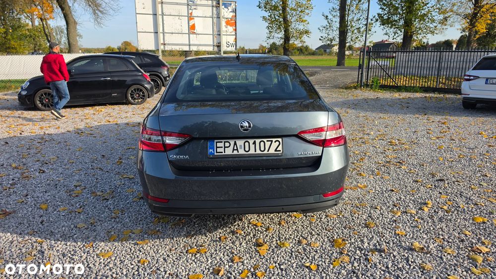 Skoda Superb 2015 photo 5