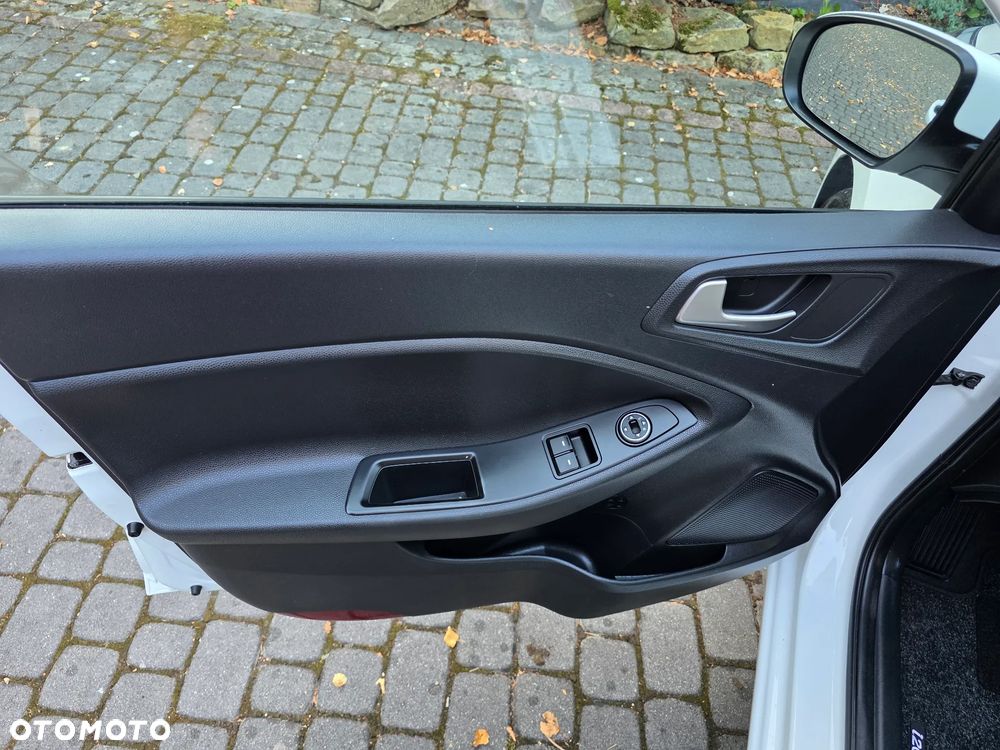 Hyundai i20 blue 1.2 Classic - 13