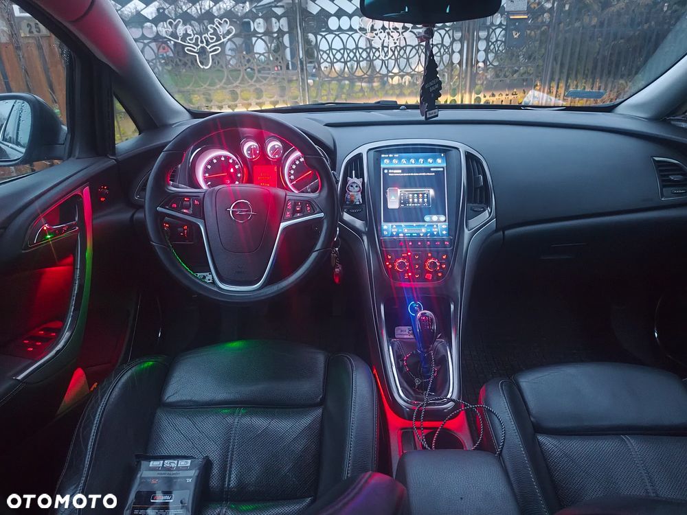 Opel Astra 1.6 T Cosmo - 12