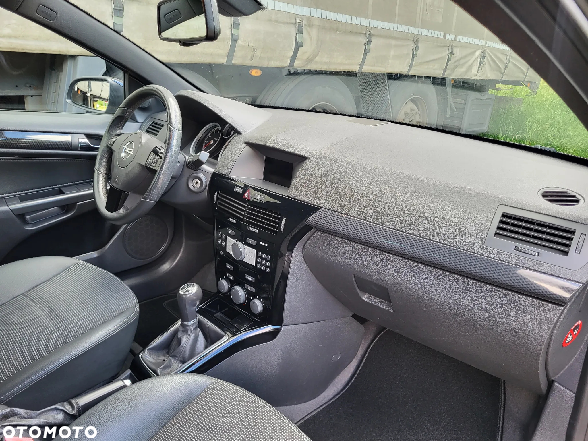 Opel Astra GTC 1.6 Cosmo - 28
