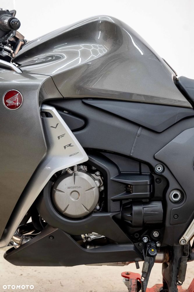 Honda VFR - 15