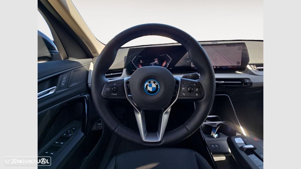 BMW ix2 eDrive20 - 12