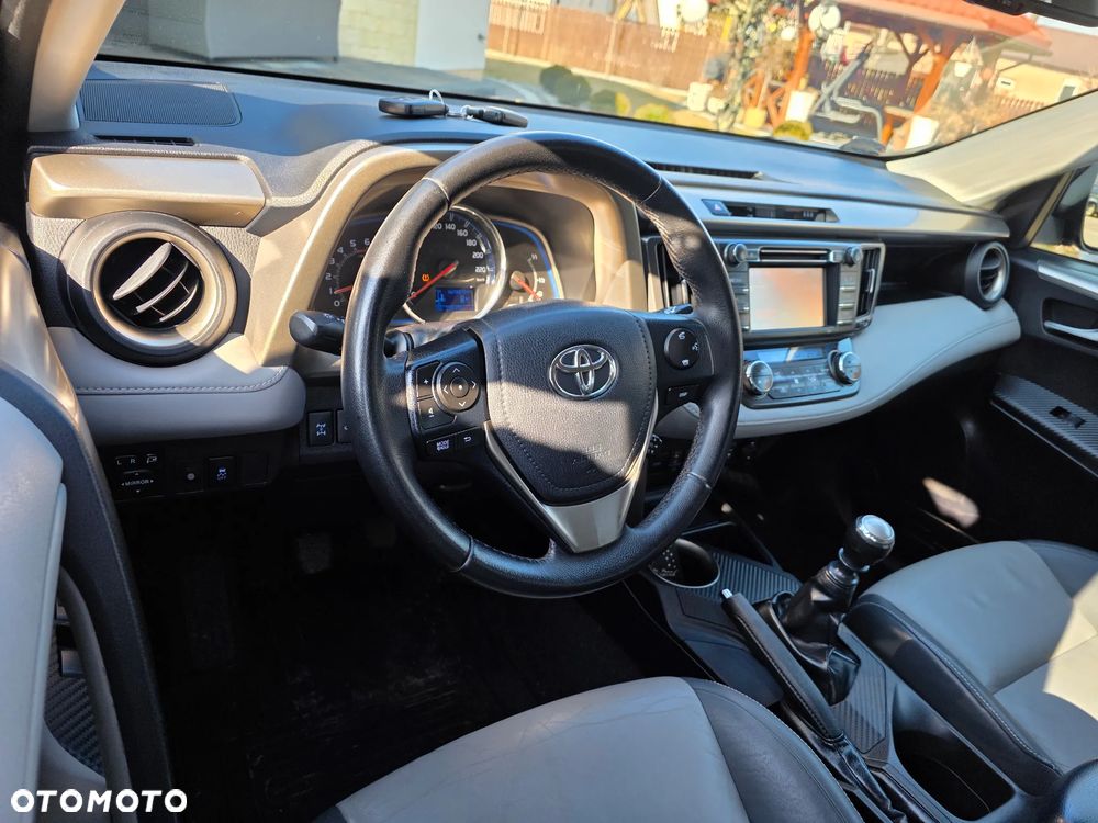 Toyota RAV4 2.2 D-4D Premium - 13