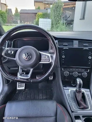 Volkswagen Golf - 8