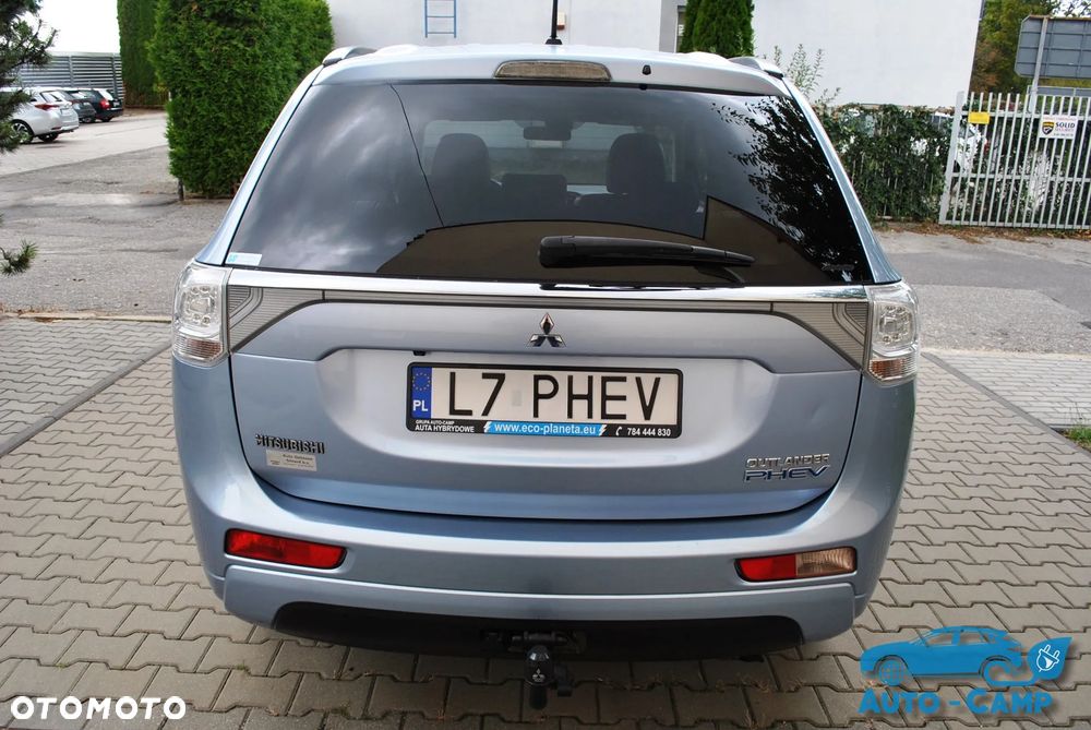 Mitsubishi Outlander Instyle NAVI + - 31
