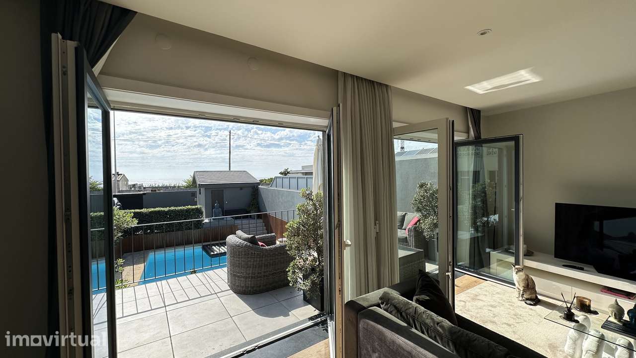 Moradia T2 Isolada com Piscina e Jardim - Grande imagem: 2/39