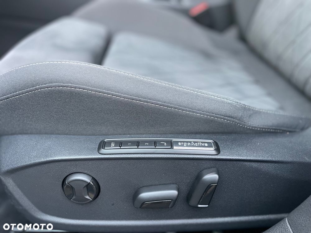 Volkswagen Golf 1.5 TSI EVO Style - 23