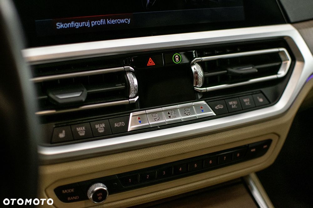 BMW Seria 3 330i xDrive - 13