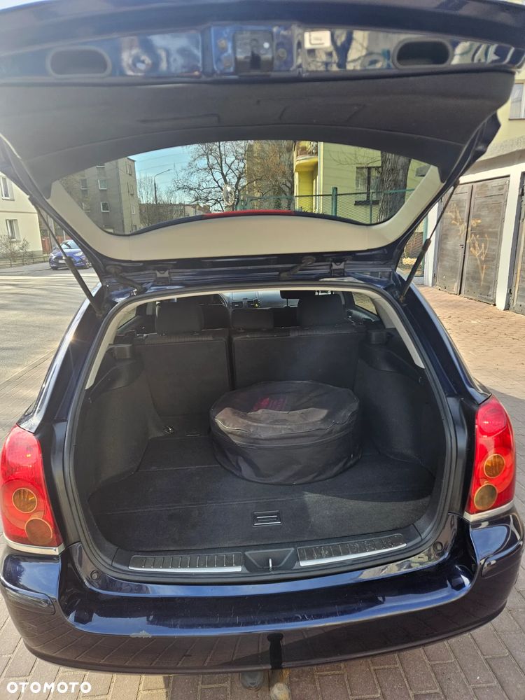 Toyota Avensis 1.8 VVT-i Combi - 7