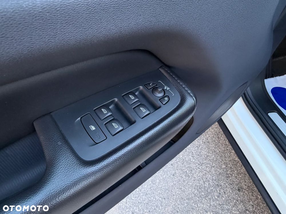 Volvo XC 60 B4 B Momentum Pro - 29