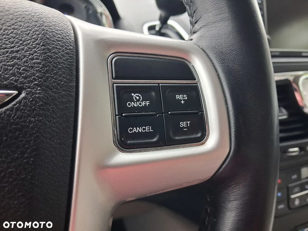 Chrysler Town & Country 3.6 Touring - 39