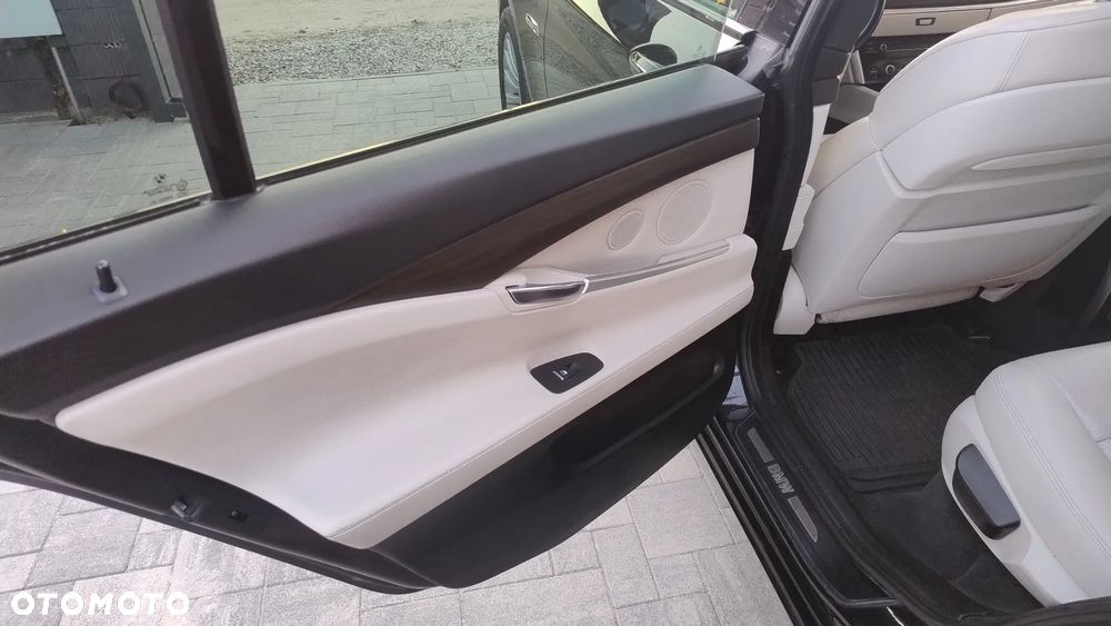 BMW Seria 5 530d xDrive - 16