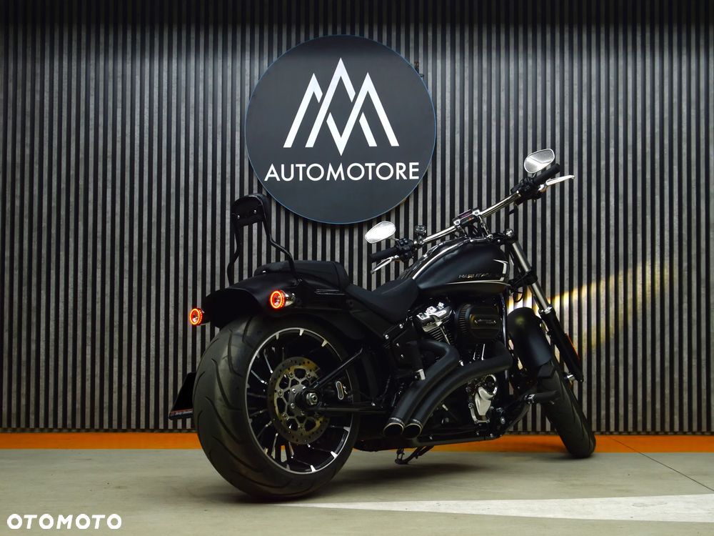 Harley-Davidson Softail Breakout - 2