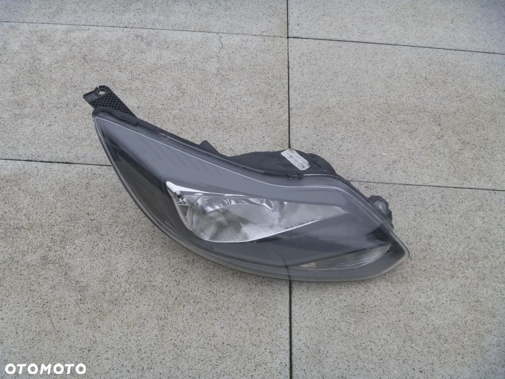 FORD FOCUS MK3 LAMPA PRAWA CIEMNA ORYGINAŁ BM51-13W029-CK EUROPA