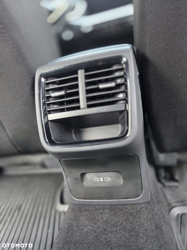 Skoda Octavia 1.5 TSI mHEV Selection DSG - 9
