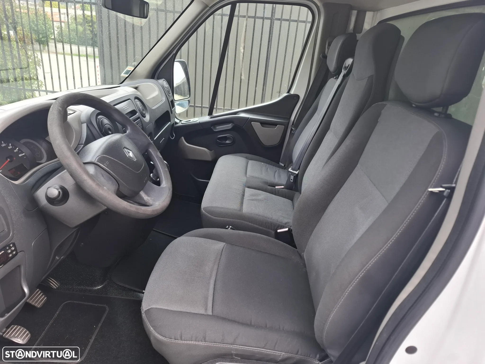 Renault MASTER 2.3DTI C/PLATAFORMA E MOTOR FRIO - 23