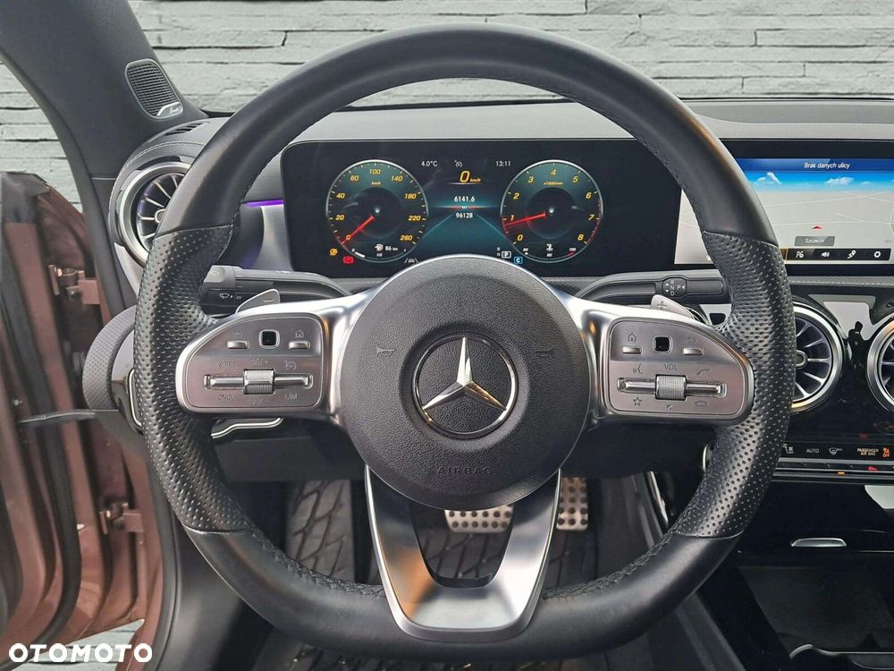 Mercedes-Benz CLA 200 AMG Line 7G-DCT - 11