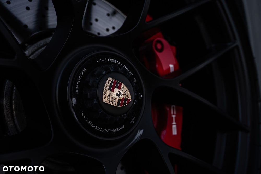 Porsche 911 Carrera 4 GTS PDK - 12