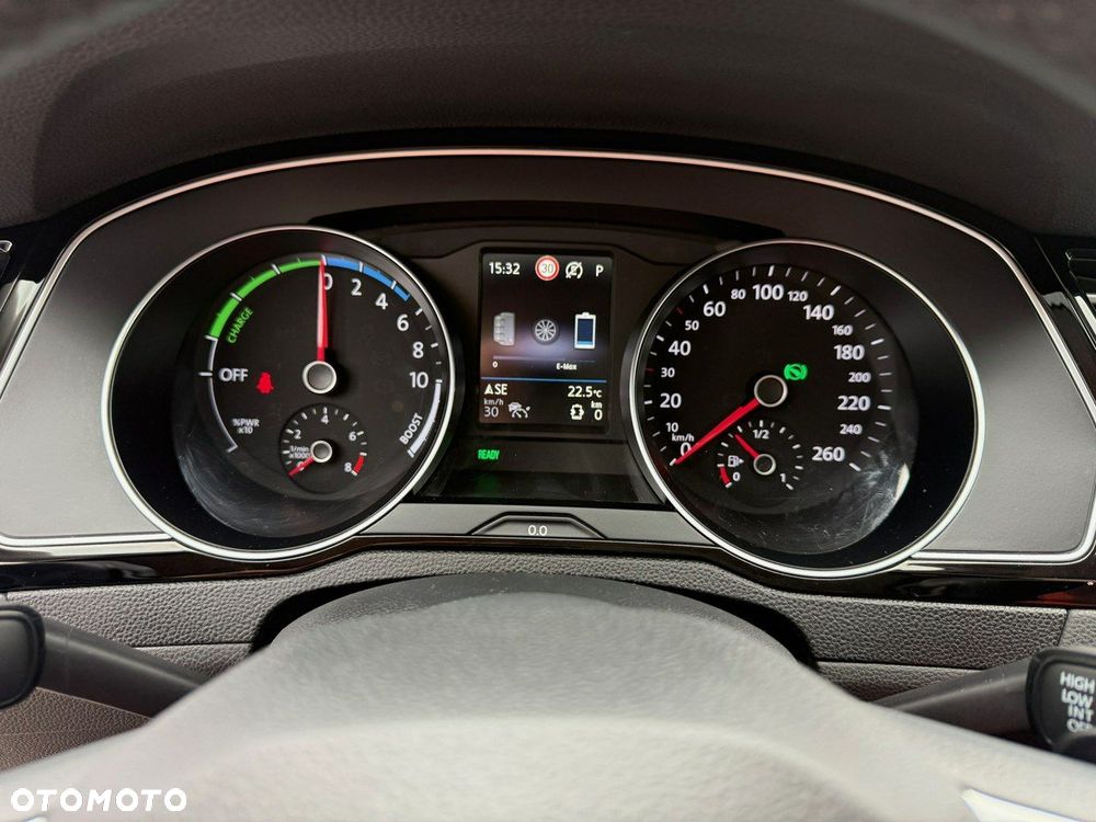 Volkswagen Passat - 13