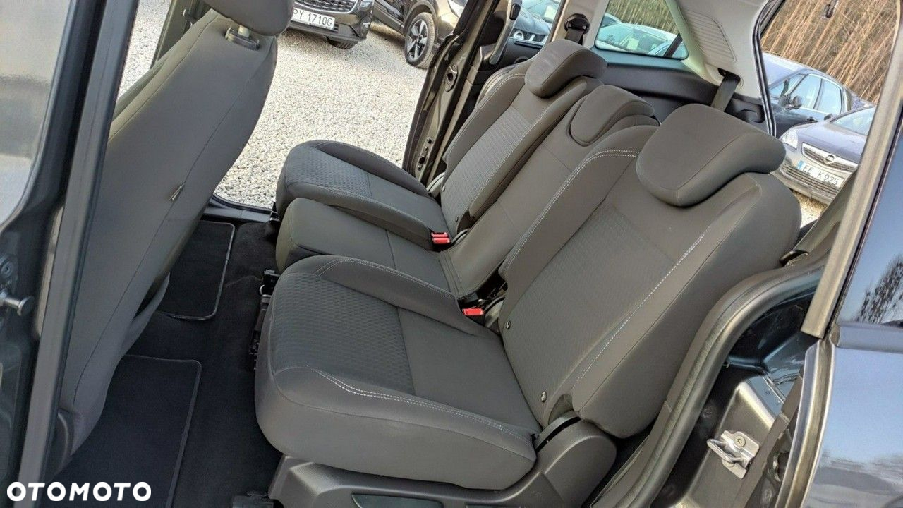 Ford Grand C-MAX - 22