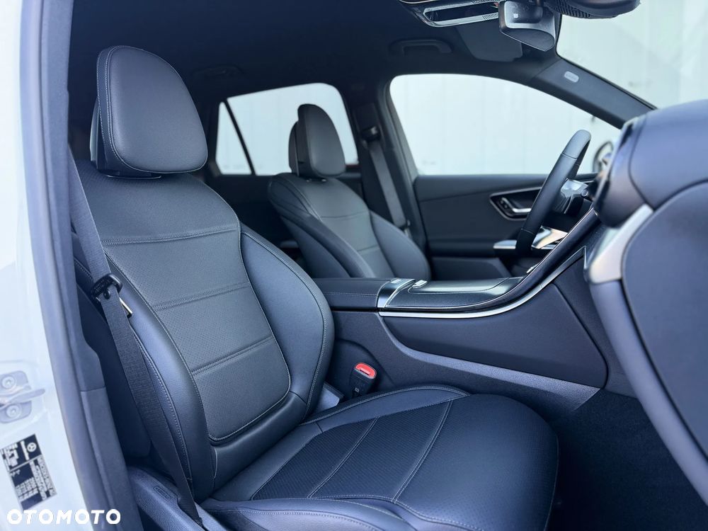 Mercedes-Benz GLC - 24