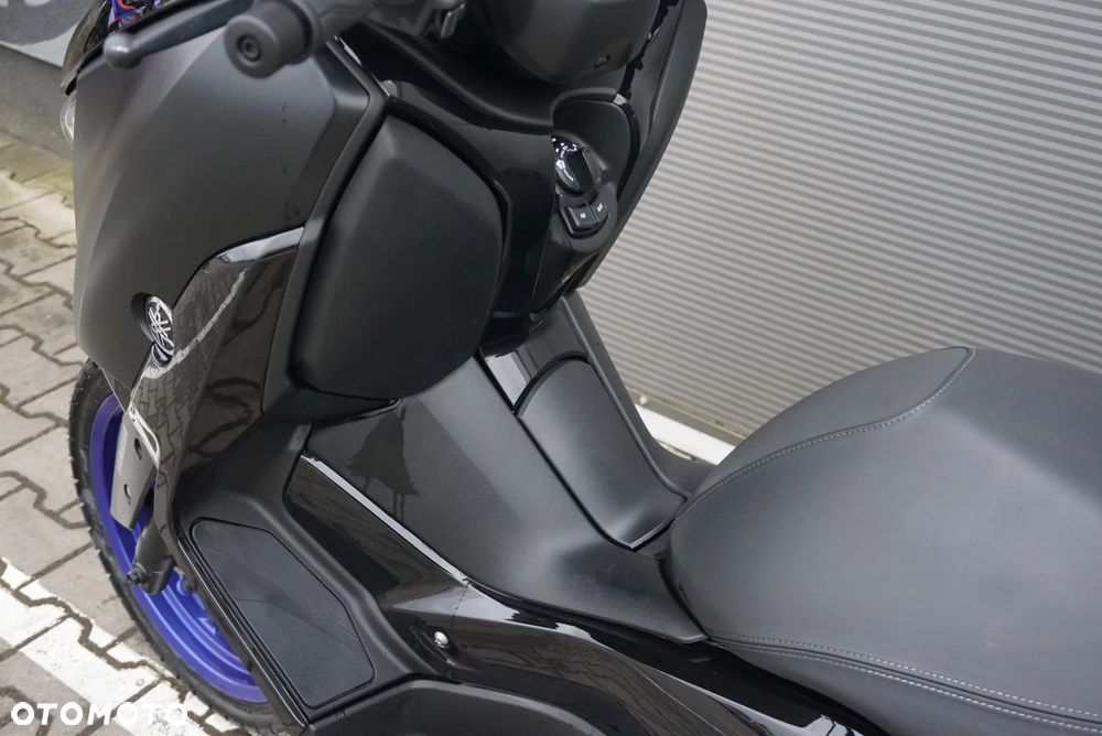 Yamaha X-max - 12