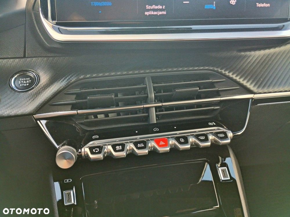 Peugeot 208 - 24