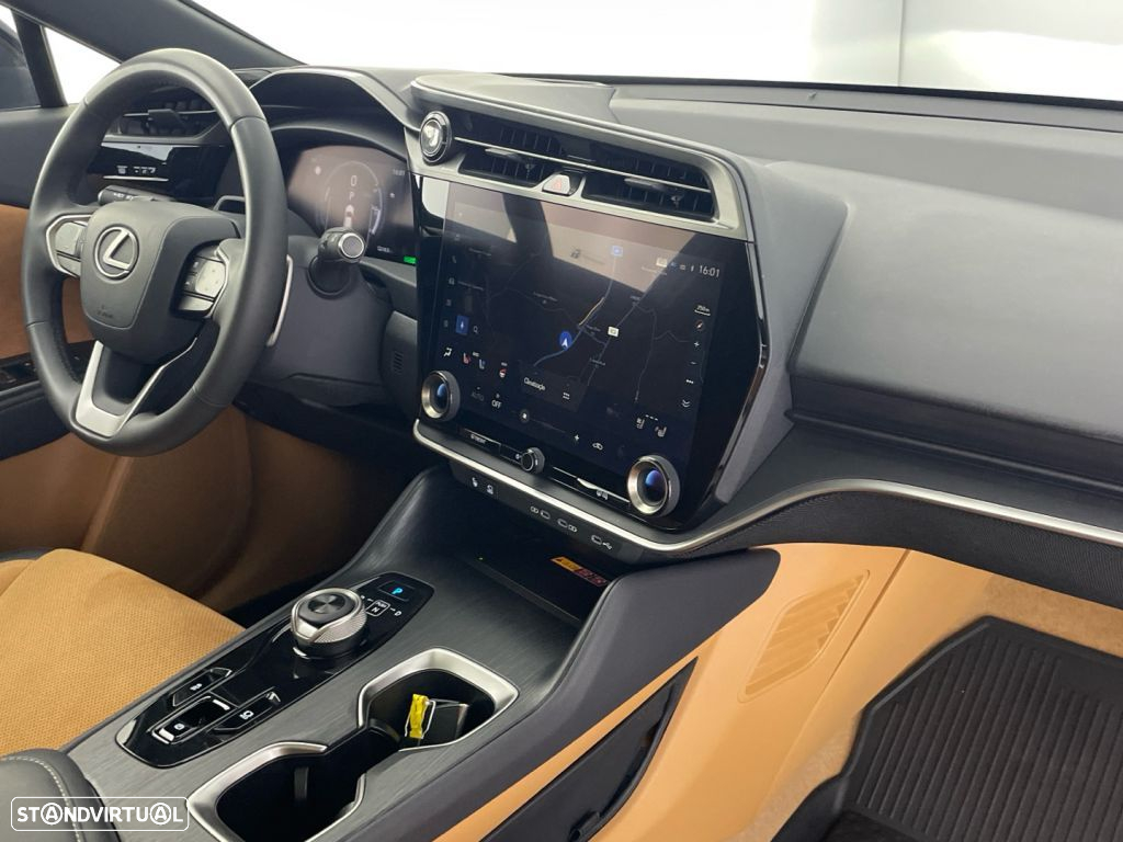Lexus RZ 450e Executive Plus - 24