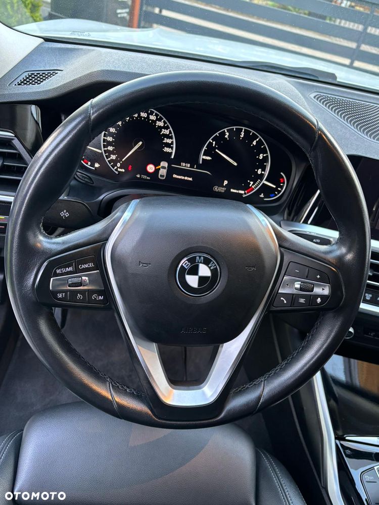 BMW Seria 3 318i - 24