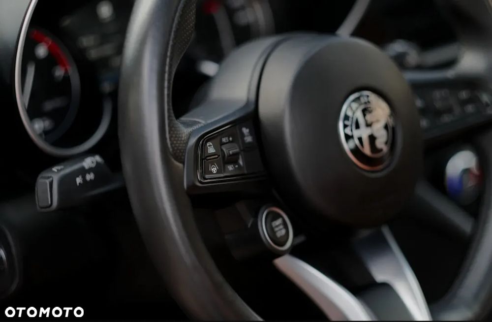 Alfa Romeo Giulia 2.0 Turbo TI Q4 - 16