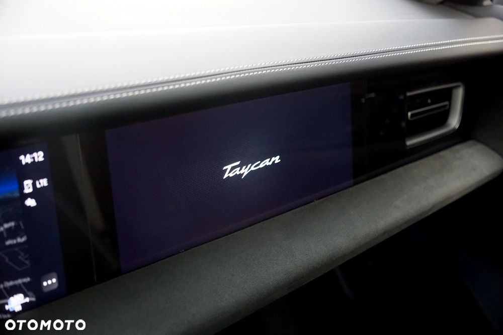 Porsche Taycan GTS - 32